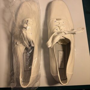 Vintage, Never Worn EasySpirit Walking Sneakers